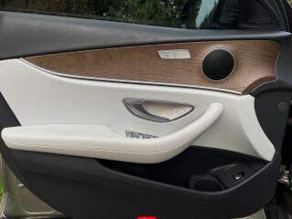 Mercedes-Benz E 300 de Avantgarde 4Matic 2.0 143kW