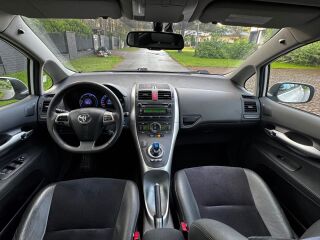 Toyota Auris Facelift Hybrid 1.8 73кВ