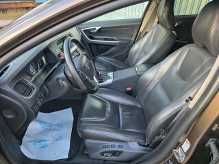 Volvo V60 Cross Country Pro Luxury Bronze 2.0 D3 110kW