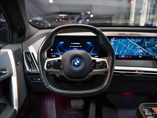 BMW iX xDrive 40 SportPakett 102kW