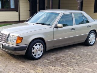 Mercedes-Benz E 300 Turbo 3.0 108kW