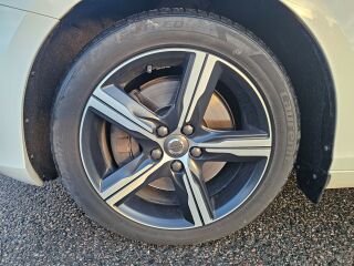 Volvo V40 Inscription 2.0 88кВ