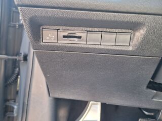 Peugeot 408 GT Exclusive Hybrid 145 e-DCS6 1.2 107kW