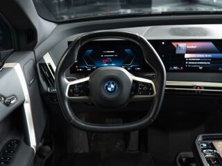BMW iX xDrive 40 Sportpakett 240kW