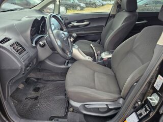 Toyota Auris 2.2 130кВ