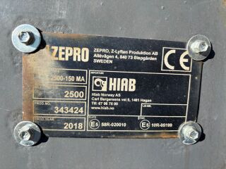 Volvo FM370 6x2*4 EURO6 + CARRIER SUPRA 950 278kW