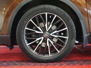 Toyota C-HR Luxury 1.2 85кВ
