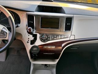 Toyota Sienna XLE 3.5 V6 197kW