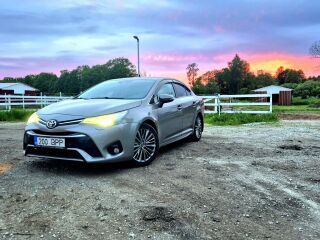 Toyota Avensis Premium 2.0 112кВ