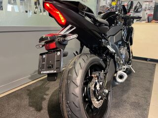 Yamaha R7