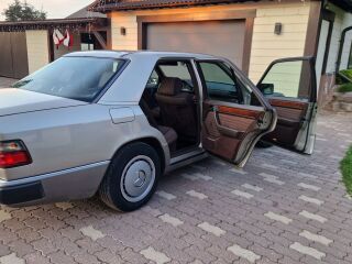 Mercedes-Benz E 300 Turbo 3.0 108kW