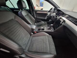 Volkswagen Passat Executive IQ LIGHT Maatriks 2.0 TDI 110kW