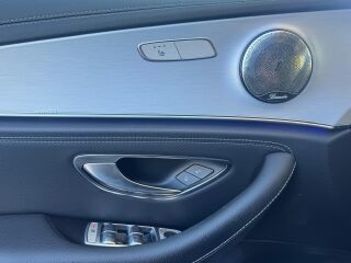 Mercedes-Benz E 300 de AMG line 2.0 143кВ