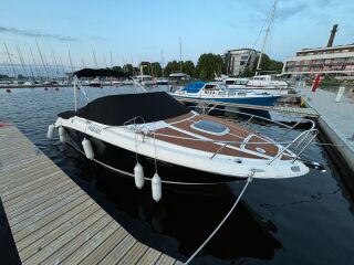 Sea Ray Weekender 235 4.3 V6