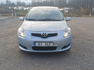 Toyota Auris 2.0 TDI 93кВ