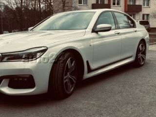 BMW 750 4.4 V8 330kW