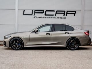 BMW 330 e M-Sport Individual 2.0 215кВ