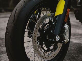 Husqvarna 701 Supermoto 1 silinder 4 takti 58kW