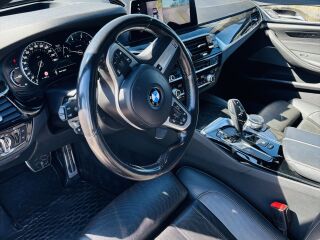BMW 530 xDrive M-pakett 3.0 195кВ