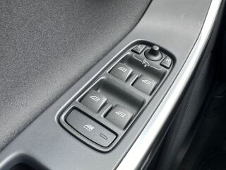Volvo XC60 Momentum Black Edition 2.0 R5 D3 100kW