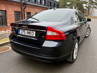 Volvo S80 Momentum 2.4 D5 136кВ
