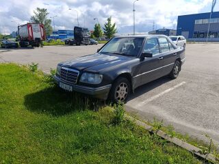 Mercedes-Benz E 250 2.5 83kW