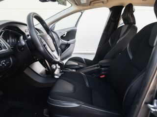 Volvo V40 Momentum 1.6 R4 D2 84кВ