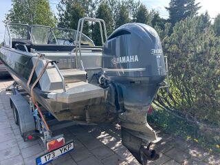 Buster Super Magnum + Yamaha F300 V6