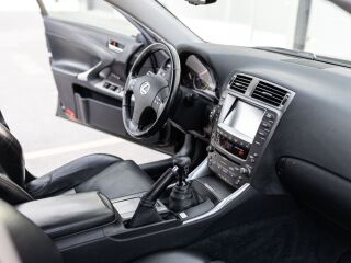 Lexus IS 220 s 2.2 130kW