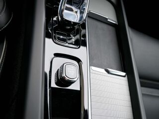 Volvo XC60 AWD T6 H&K BLACK EDITION XENIUM INTELLI PRO 2.0 T6 Plug-in LONG RANGE 293kW