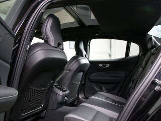 Volvo S60 AWD ULTIMATE DARK INTELLI SAFE PRO 2.0 B5 KERS Mild Hybrid 184кВ