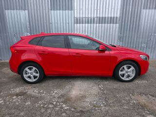 Volvo V40 Luxury Passion Red Solid 2.0 D3 110kW