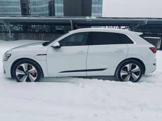 Audi e-tron 55 quatrro S-line 300kW 158kW