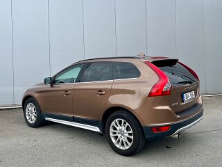 Volvo XC60 AWD Summum 2.4 D5 136кВ