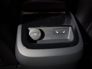 Volvo V60 T6 AWD R-Design Recharge PLUG-IN HYBRID 2.0 251кВ