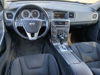 Volvo V60 MOMENTUM 2.0 D 120kW