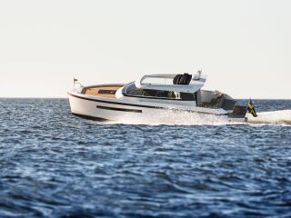 Delta Powerboats 33 Coupe 5.5 R6 Volvo Penta D6-440 DPI