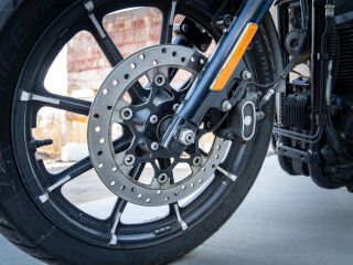Harley-Davidson IRON 883 V-Twin 38kW