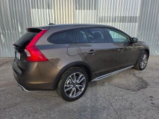 Volvo V60 Cross Country Pro Luxury Bronze 2.0 D3 110кВ