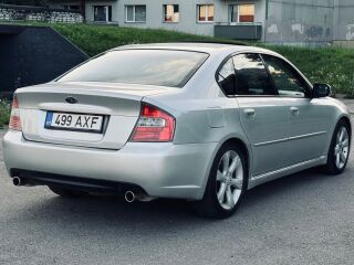 Subaru Legacy Luxury 4x4 3.0 180кВ
