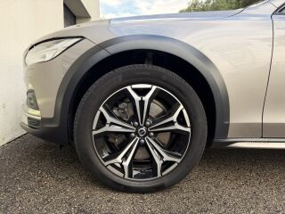 Volvo V90 Cross Country Intelli Safe Pro AWD Luxury MY22 2.0 B5 KERS MILD Kerghübriid 183kW