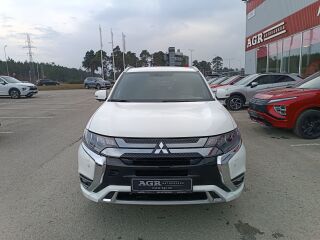 Mitsubishi Outlander Instyle 4WD 2.4 PHEV 165кВ