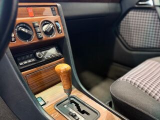 Mercedes-Benz E 230 2.3 TSI 97kW