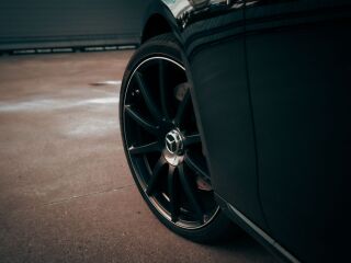 Mercedes-Benz E 300 2.0 143кВ