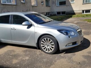 Opel Insignia sports tourer 2.0 118кВ