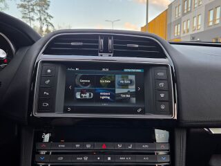 Jaguar F-Pace Luxury Line / MY2017 / Pack 2.0 R4 132kW