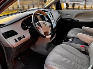 Toyota Sienna XLE 3.5 V6 197kW