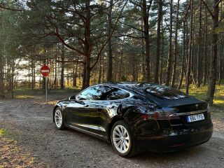 Tesla Model S 386kW