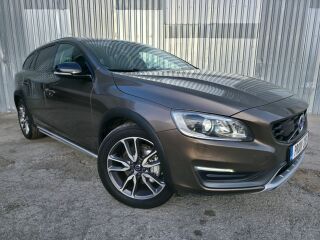 Volvo V60 Cross Country Pro Luxury Bronze 2.0 D3 110kW