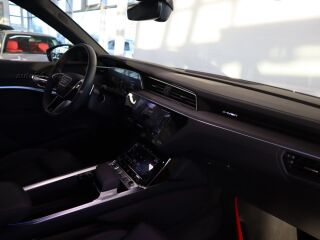 Audi Q8 e-tron S line 55 quattro 300kW 158kW